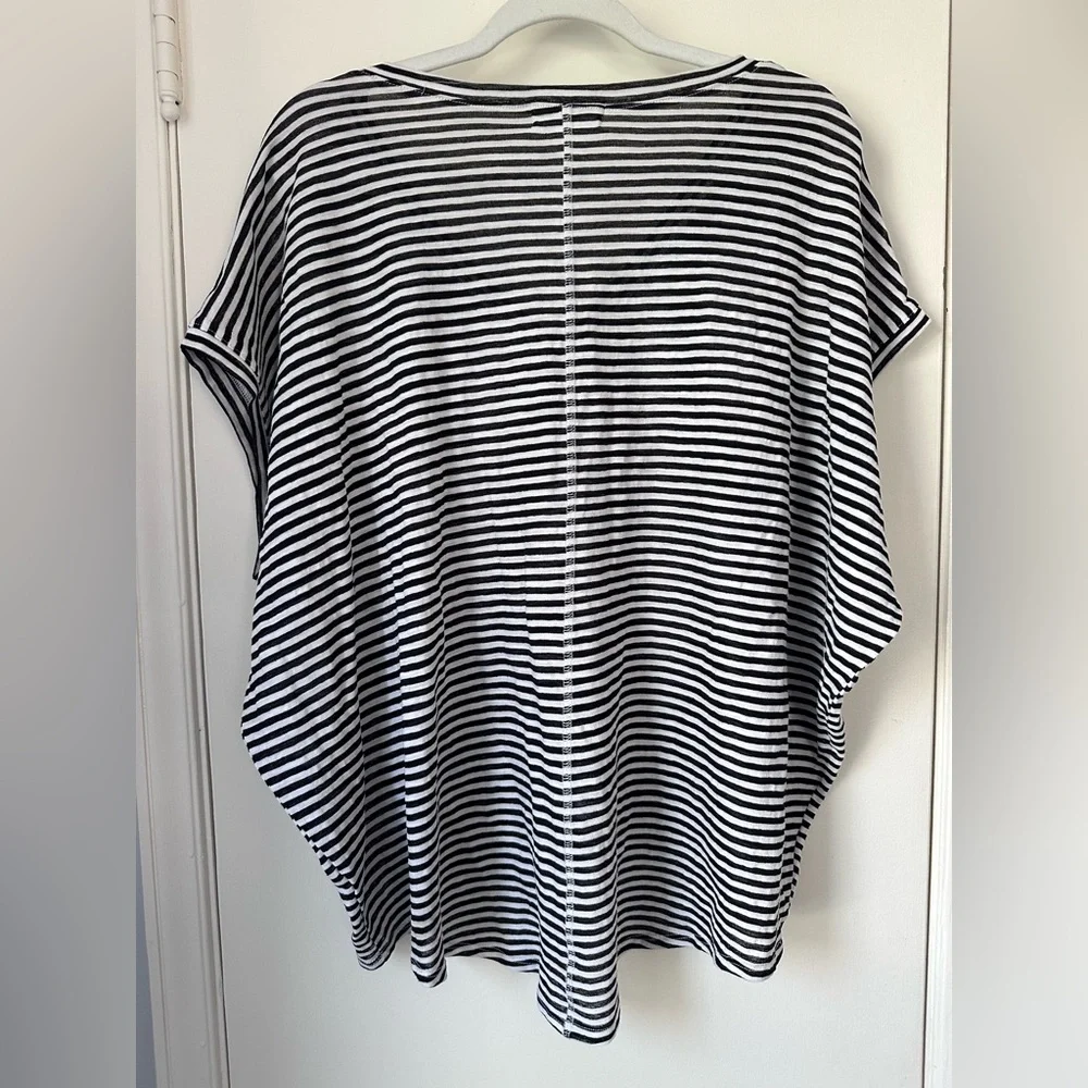 CJLA Black & White Striped V-Neck Women’s Top - Picture 4 of 4
